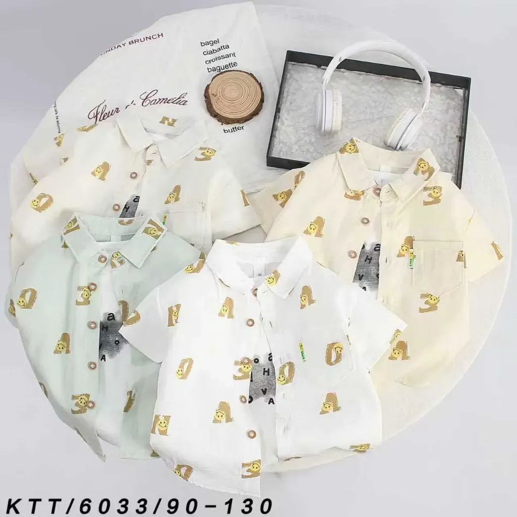 满印字母黄色笑脸短袖衬衫