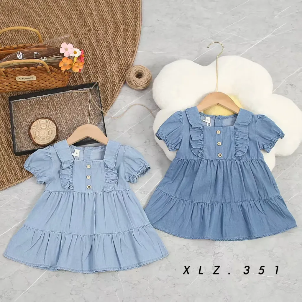 三扣褶边牛仔裙