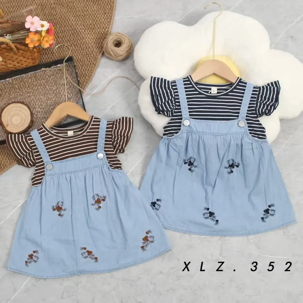 二扣小花条纹牛仔裙