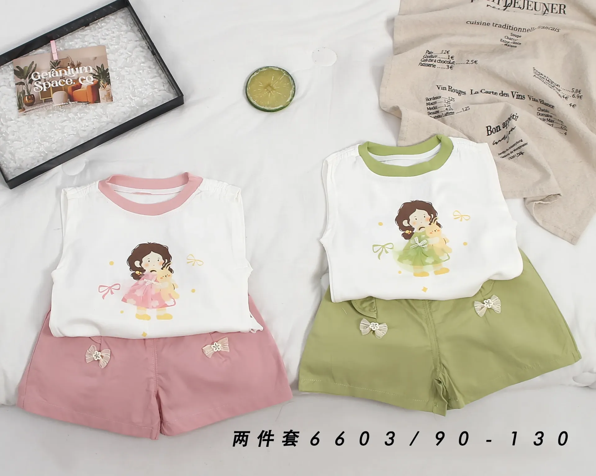 抱兔子女孩背心二件套