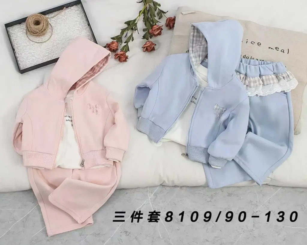 绣格子蝴蝶结连帽三件套