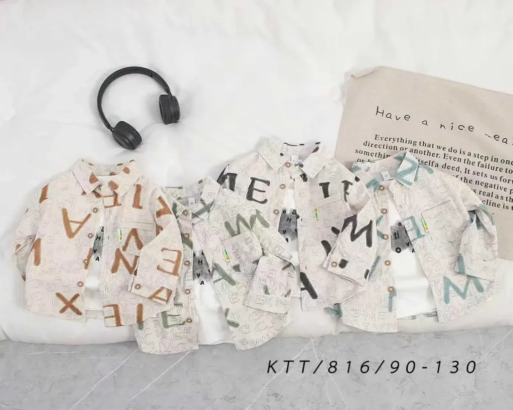 满印大小字母衬衫
